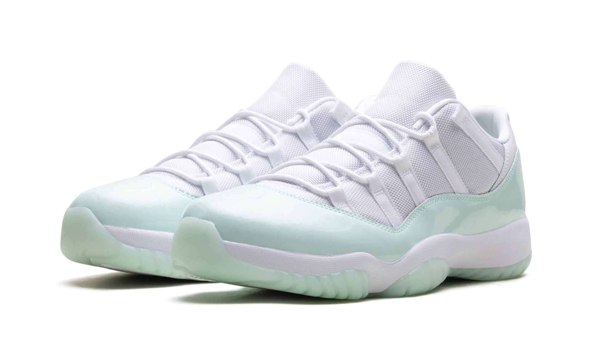 Air Jordan 11 Low WMNS "Igloo" AH7860 103