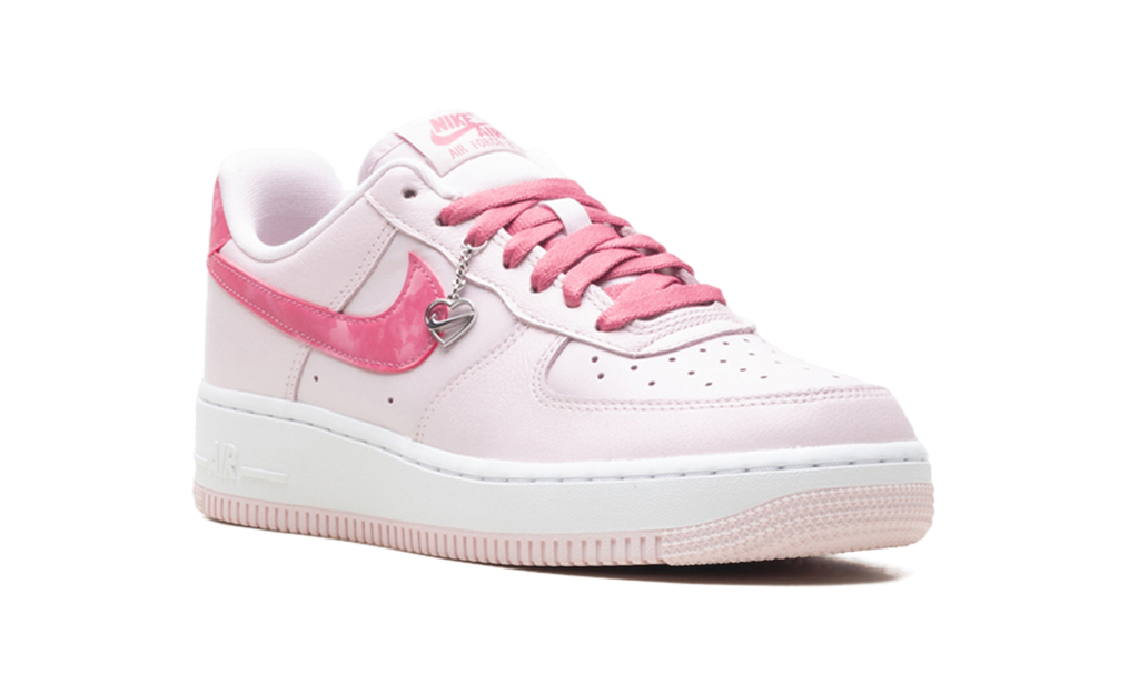 Air Force 1 Low WMNS "Valentine's Day (2026)" IO8755 600