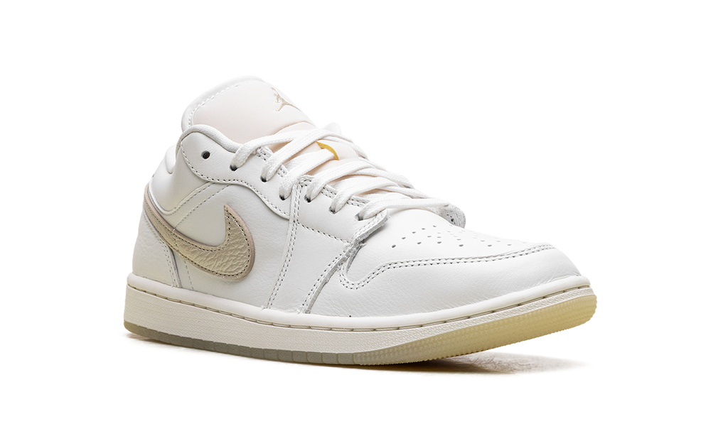 Jordan 1 Low SE WMNS "Metallic Team Gold" HV5157 100