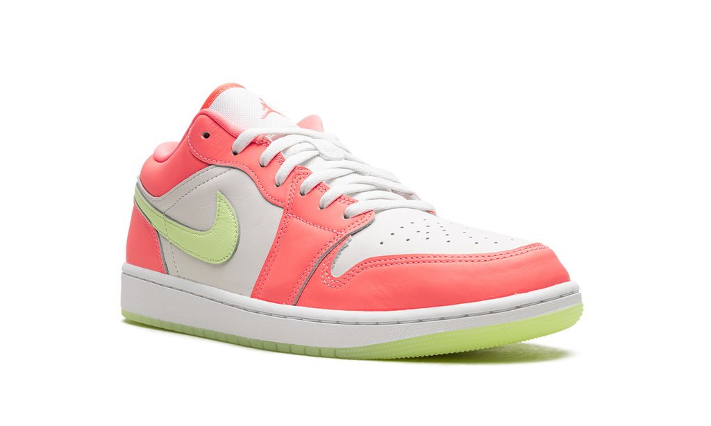 Jordan 1 Low SE "Lava Glow" FN6772 671