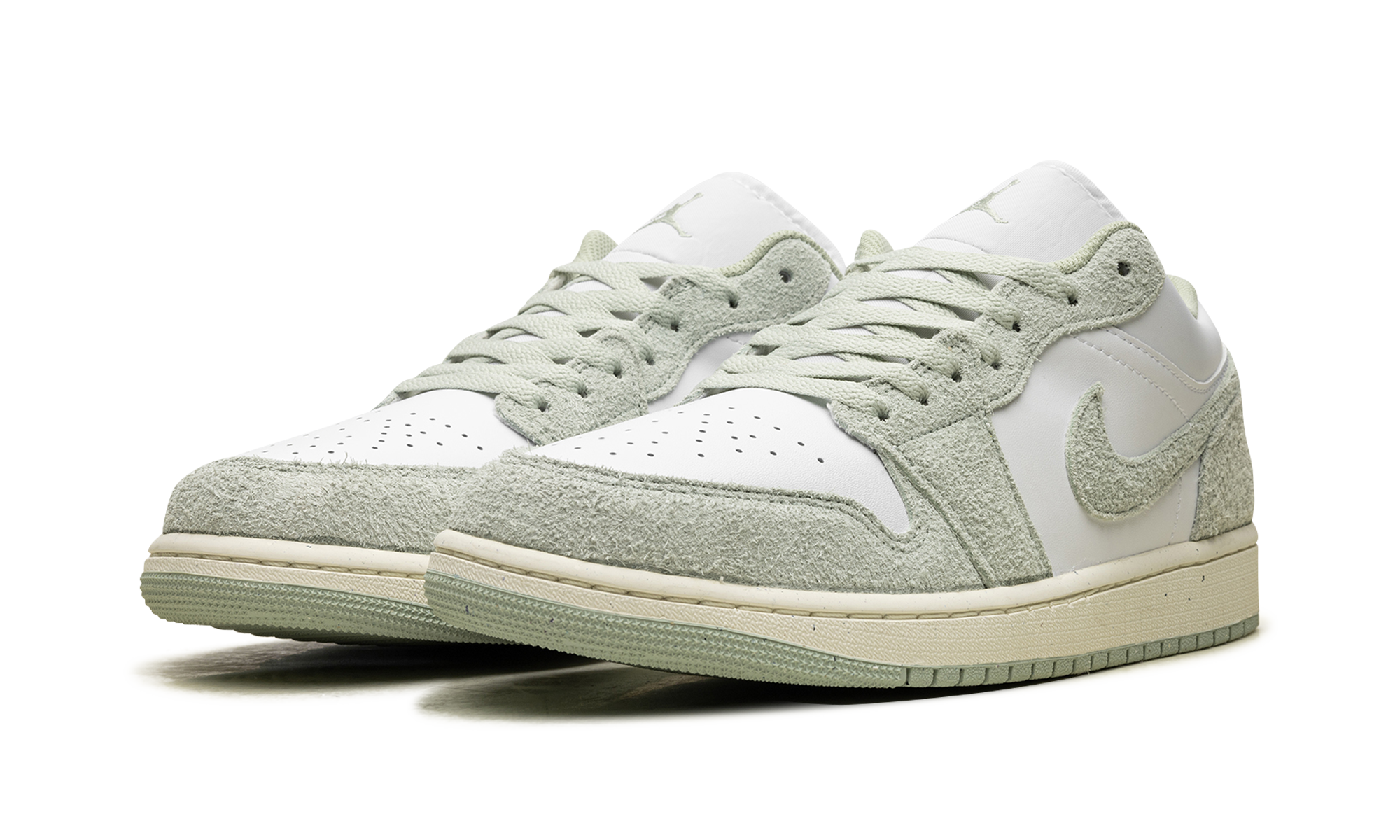 Air Jordan 1 Low SE "Seafoam" FN5214 131